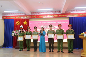 Trường Chính trị Tô Hiệu tổ chức Lễ bế giảng lớp Trung cấp lý luận chính trị, hệ tập trung, K34A03